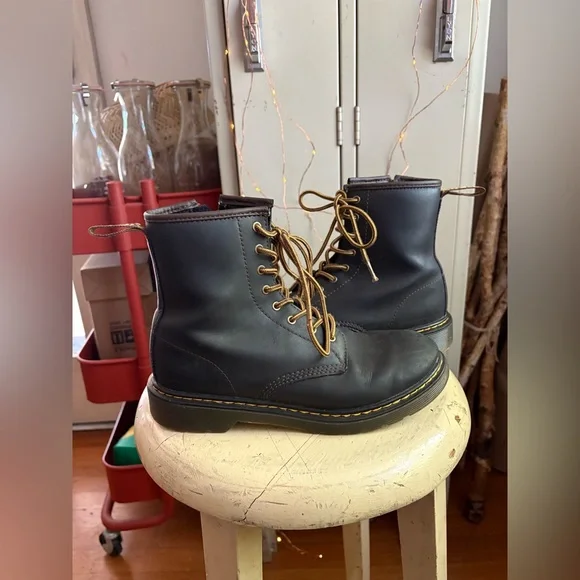 Dr. Martens 1460 8-Eye Boot - Big Kid 5M - Picture 3 of 16